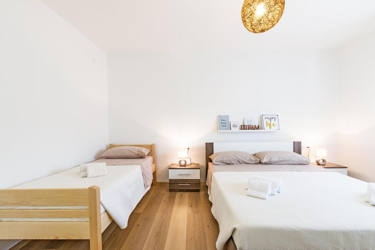 Holiday Apartment Near The Beach Fažana エクステリア 写真